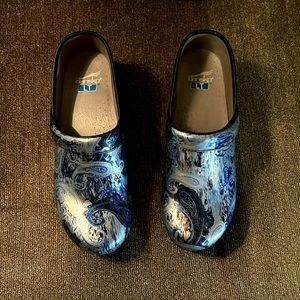 DANSKO Professional patent leather paisley